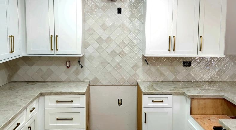 kitchen with backplash